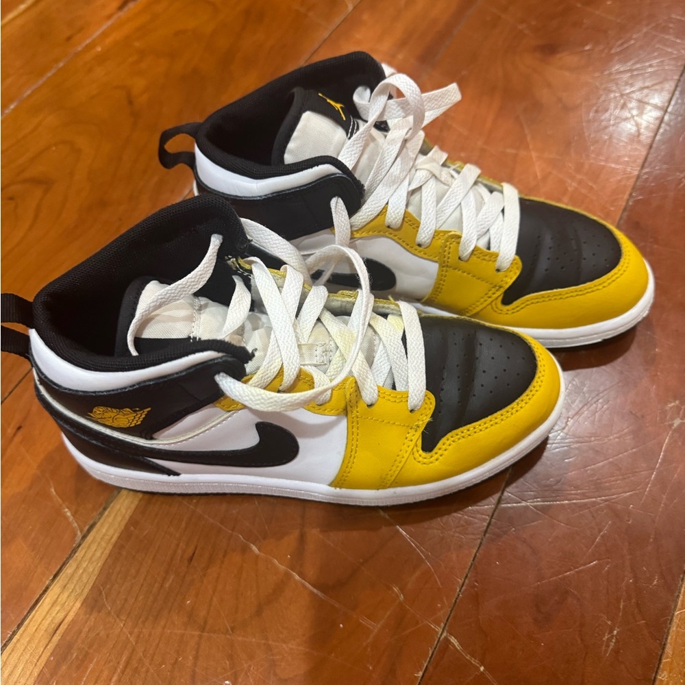 Boys Nike sneakers